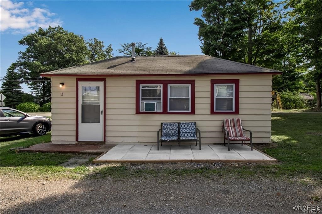 photo 2 : 6879 Erie Road, Evans NY 14047