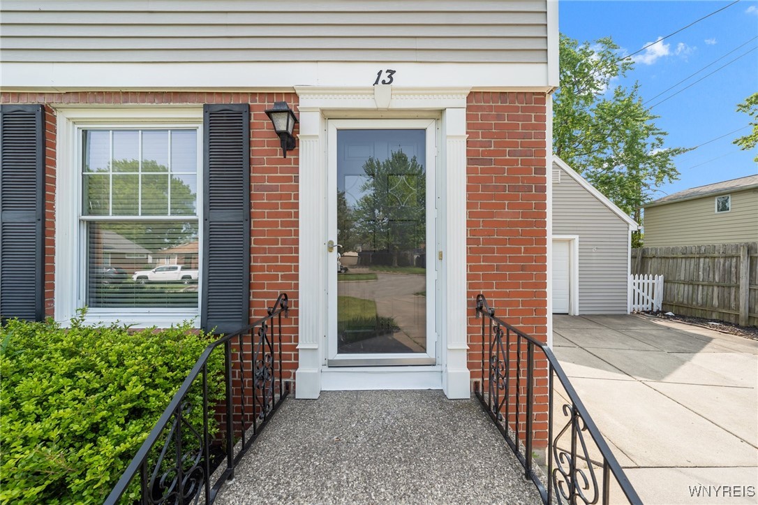 photo 1 : 13 Winterwood Court, Tonawanda NY 14223
