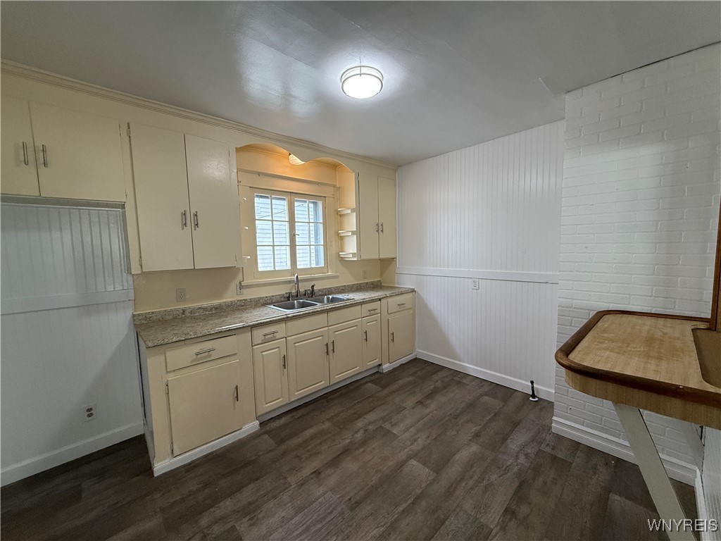 photo HYtIgst: 216 Newburgh Avenue, Buffalo NY 14215