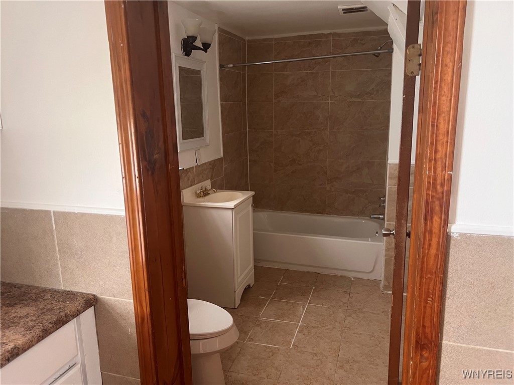 photo undefined: 749 South Ogden Street Lower, Buffalo NY 14206