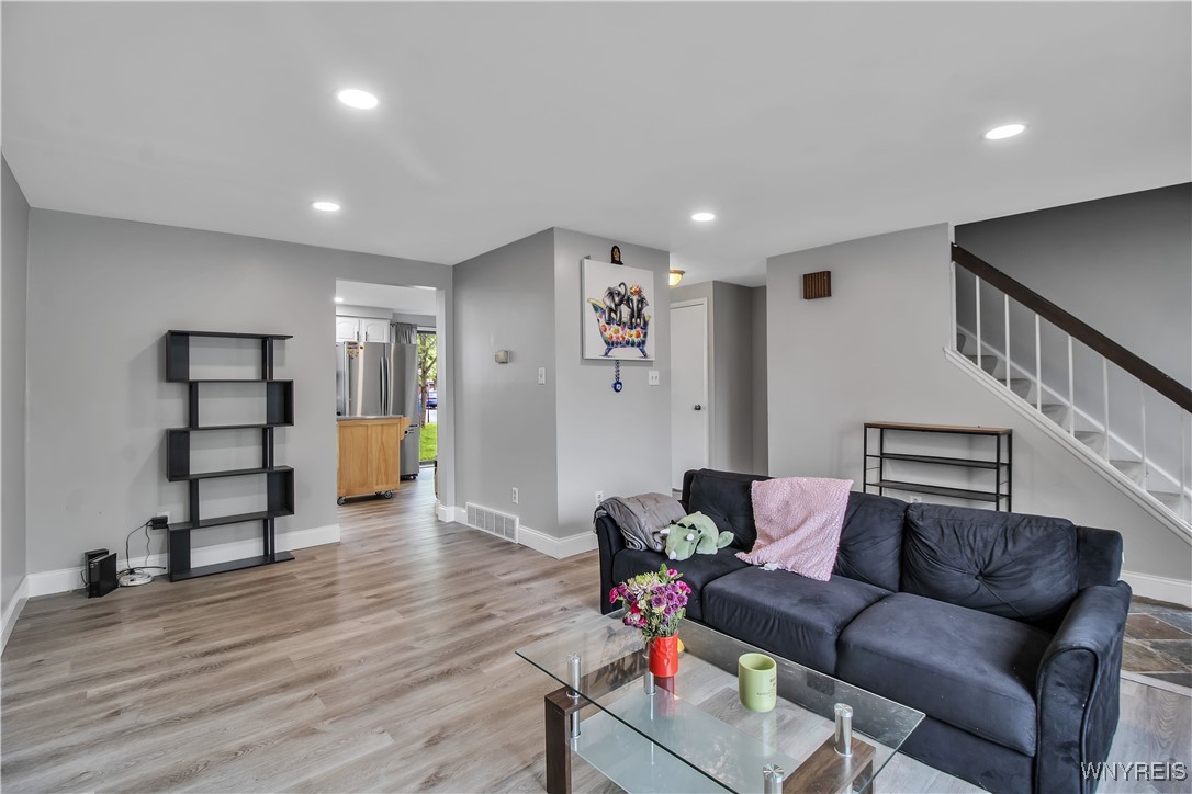 photo 4 : 351 Charlesgate Circle, Amherst NY 14051