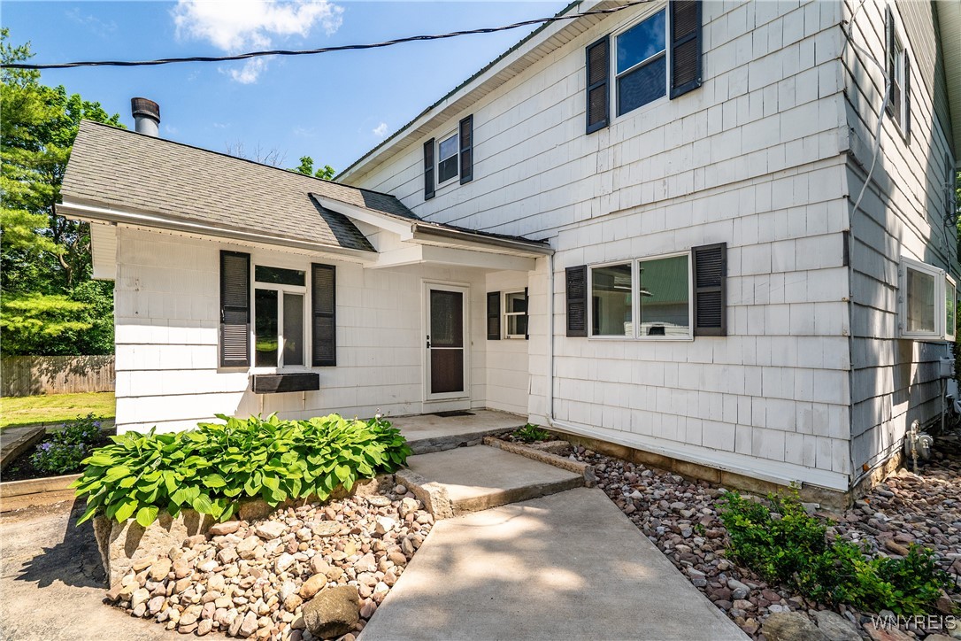 photo 1 : 5860 Old Lake Shore Road, Hamburg NY 14085