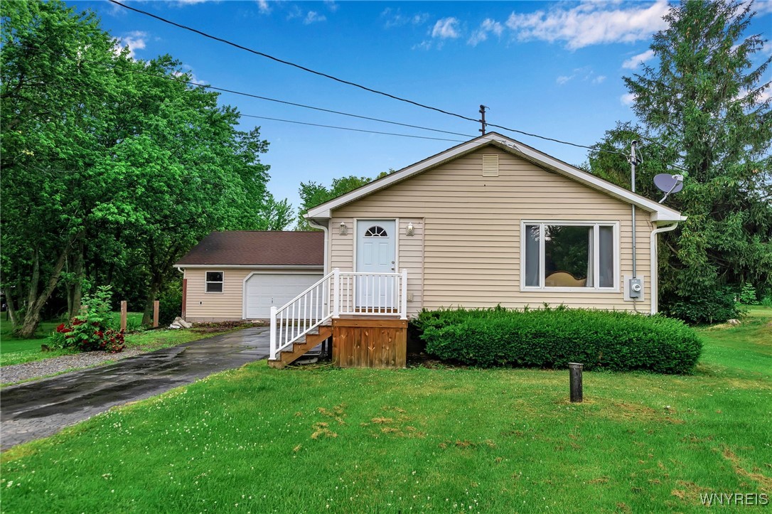 photo 2 : 11914 Clinton Street, Marilla NY 14004