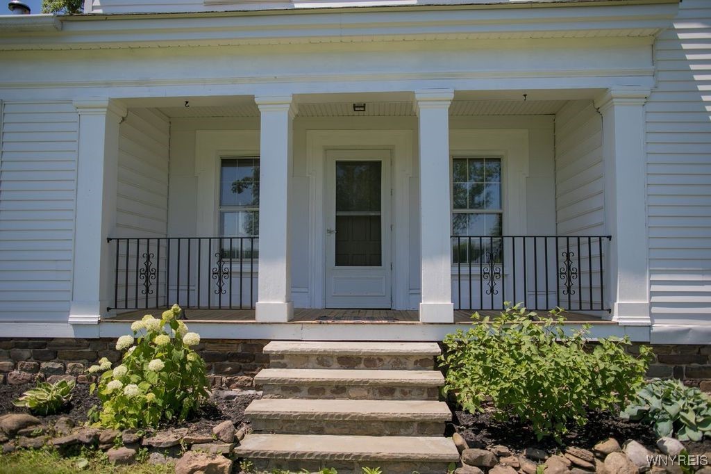 photo 8h82wVZJHX66kXYF7YNmCyYlt6L1ctwBH8: 2784 Maple Road, Wilson NY 14172