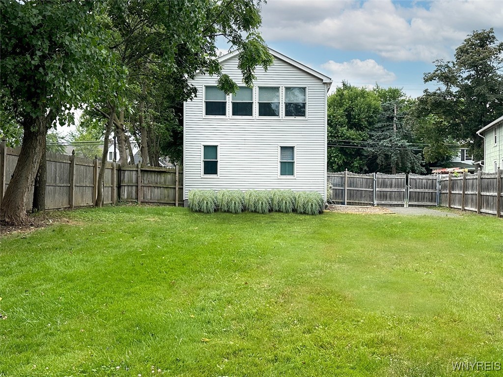photo OE: 51 North Forest Road, Amherst NY 14221