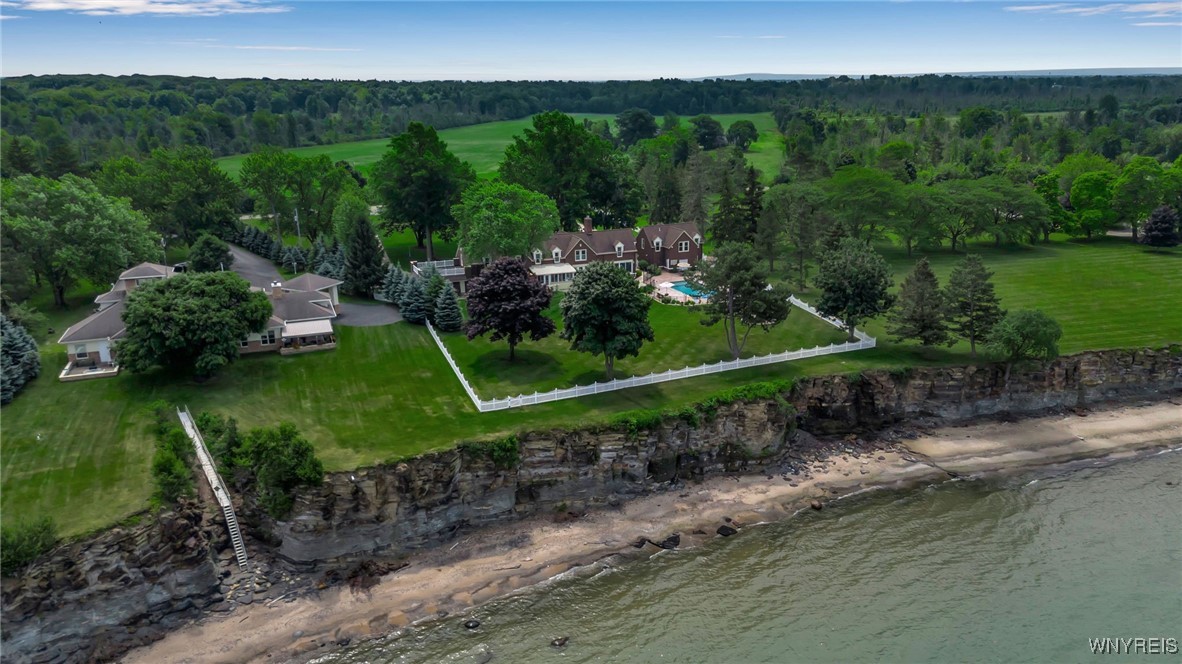 photo y1D: 7110 Lake Shore Road, Evans NY 14047