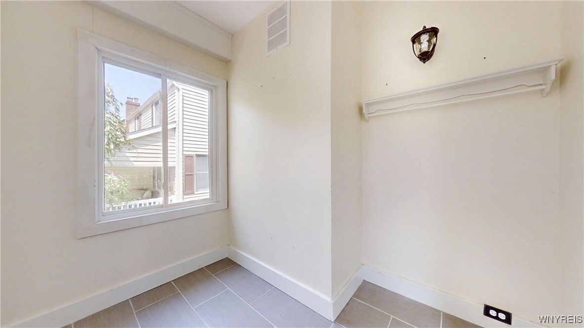 photo 2 : 310 Washington Highway, Amherst NY 14226