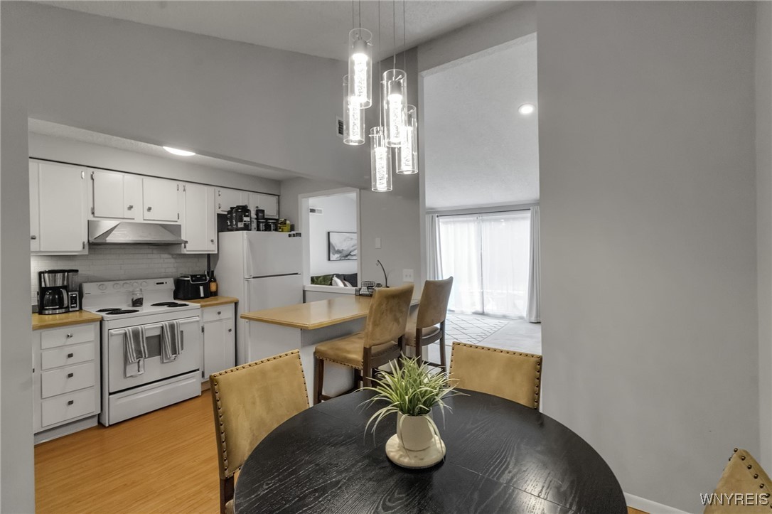 photo 4 : 104 Foxberry Drive, Amherst NY 14068