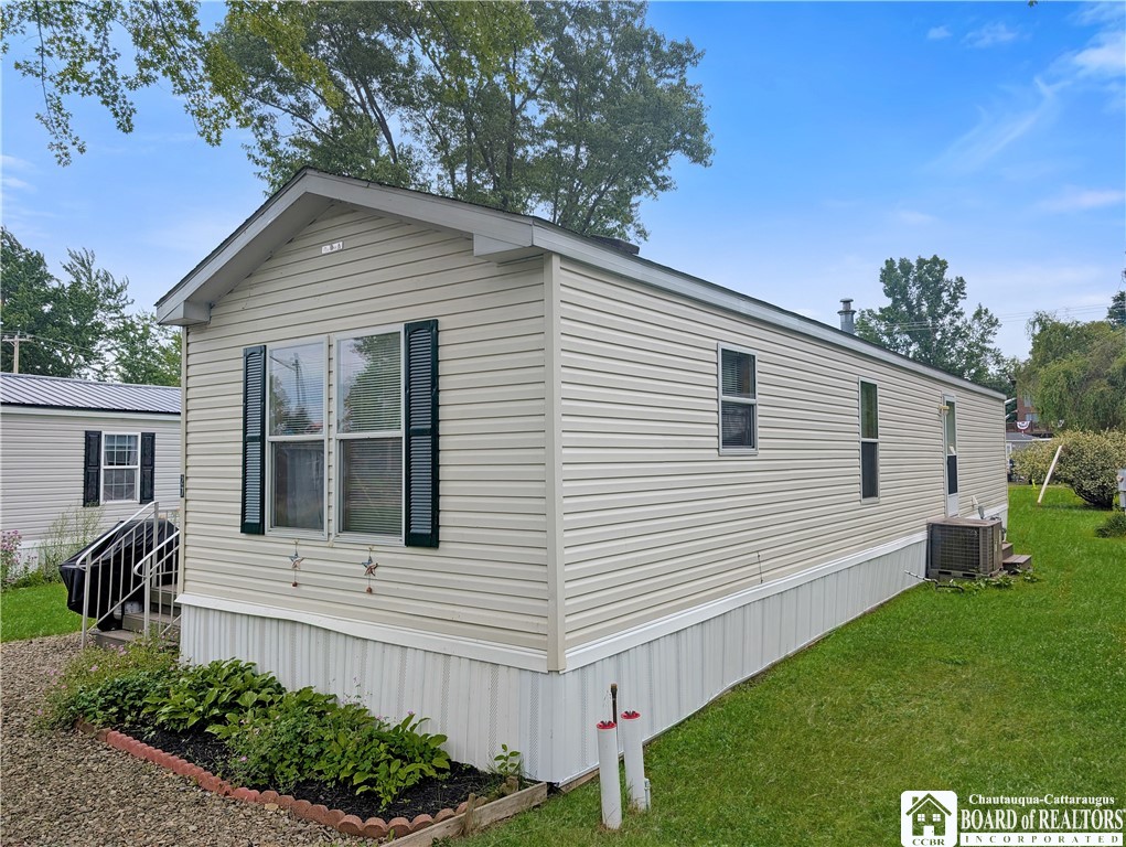 photo 2kxshrzrdw2BzkBXUa3XDPiCZEdQzuct5lT2o: 27 Lawndale Road, Chautauqua NY 14757