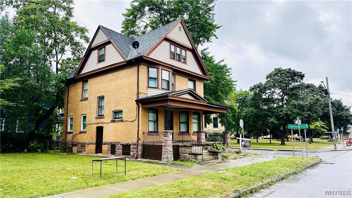 photo undefined: 701 Cedar Avenue, Niagara Falls NY 14301