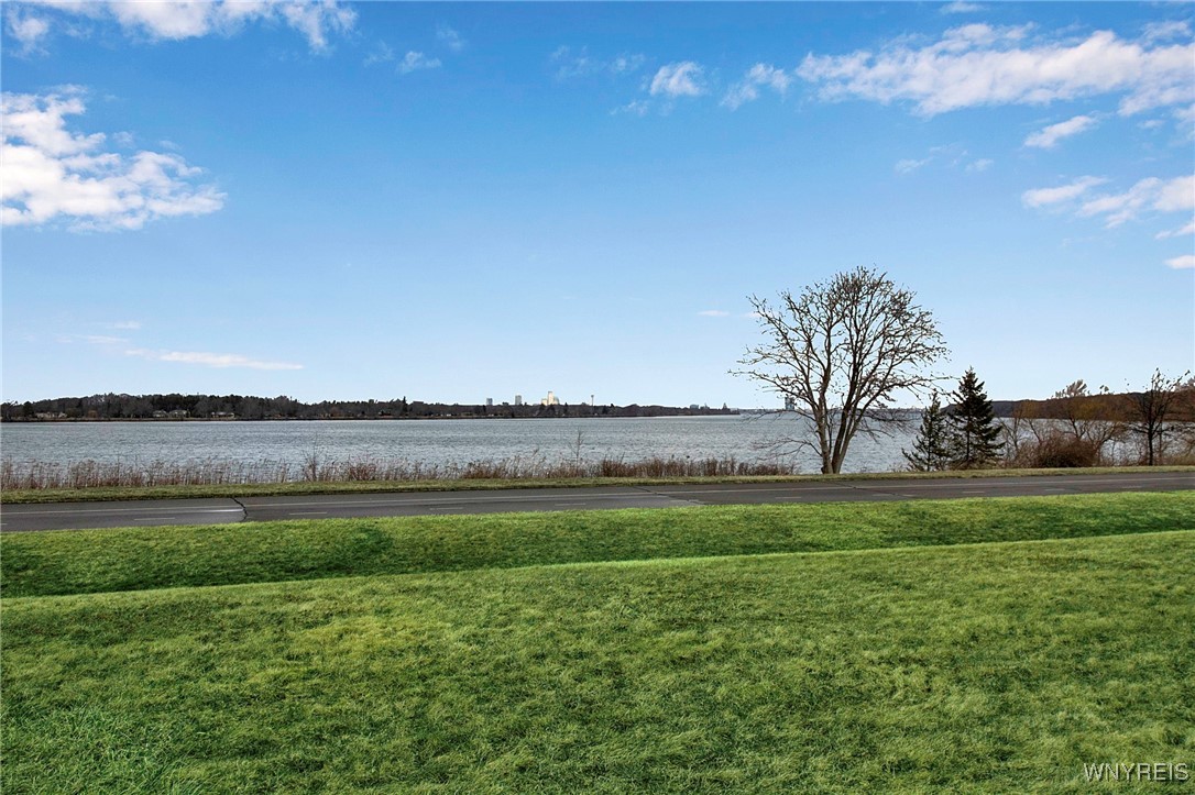photo 2 : 3703 West River Road, Grand Island NY 14072