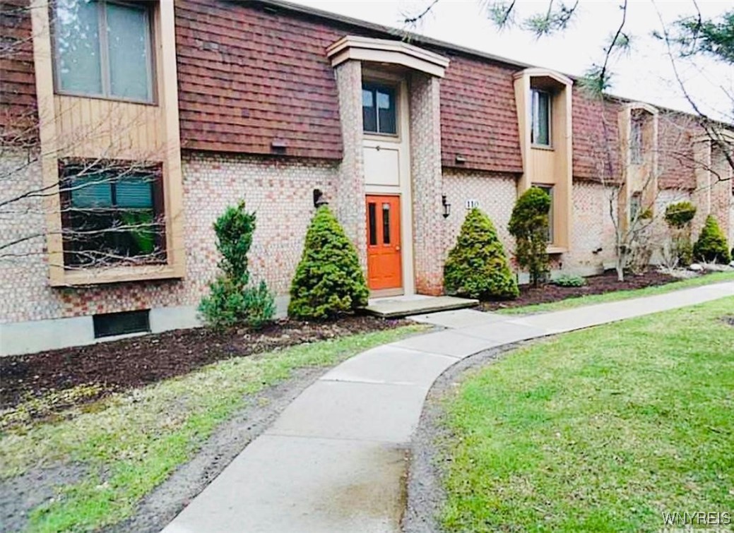 photo Ubc: 110 Charter Oaks Drive 3, Amherst NY 14228