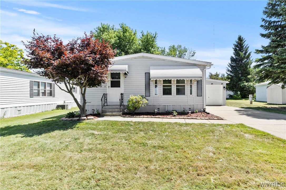 photo undefined: 28 North Eaglecrest Drive, Hamburg NY 14075