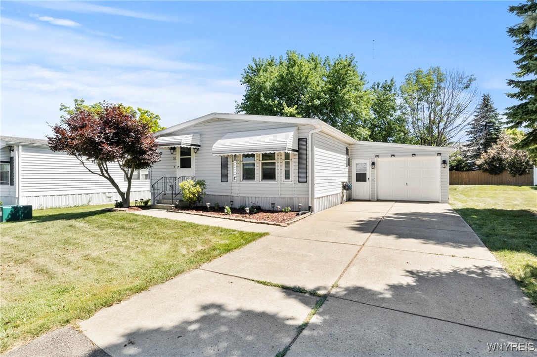 photo undefined: 28 North Eaglecrest Drive, Hamburg NY 14075