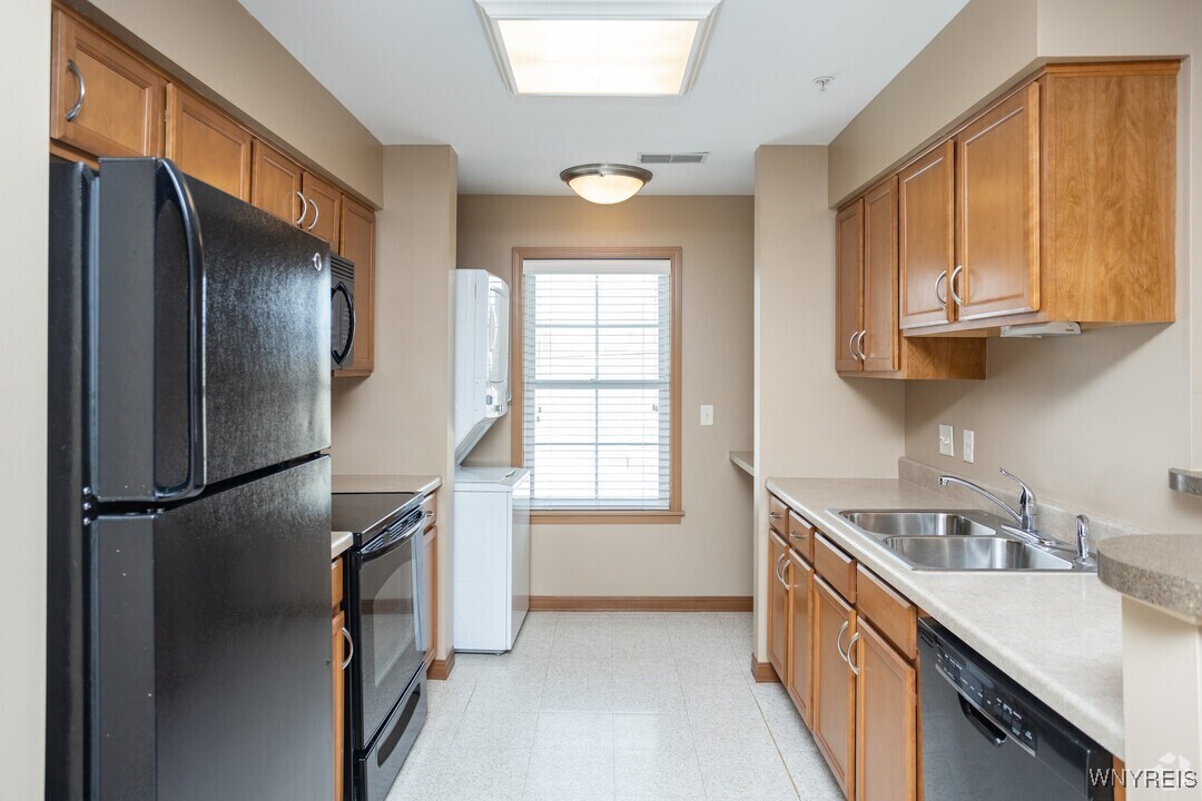 photo 1 : 1311 Deer Lakes Drive, Amherst NY 14228