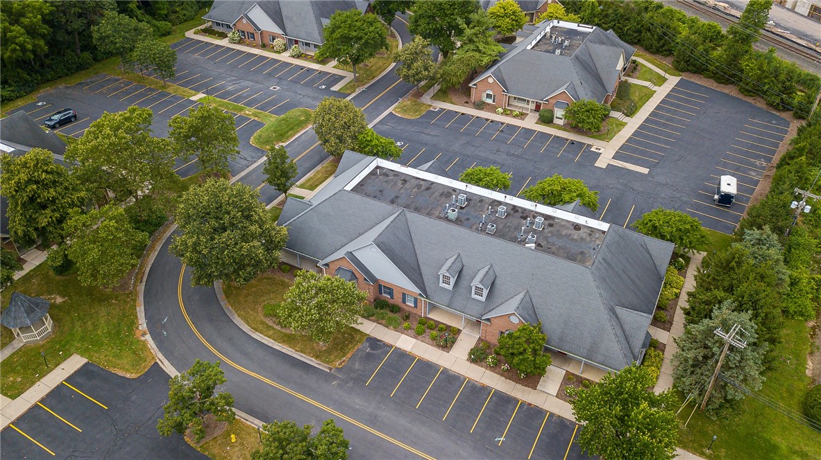 photo 2 : 71 Monroe Avenue, Pittsford NY 14534