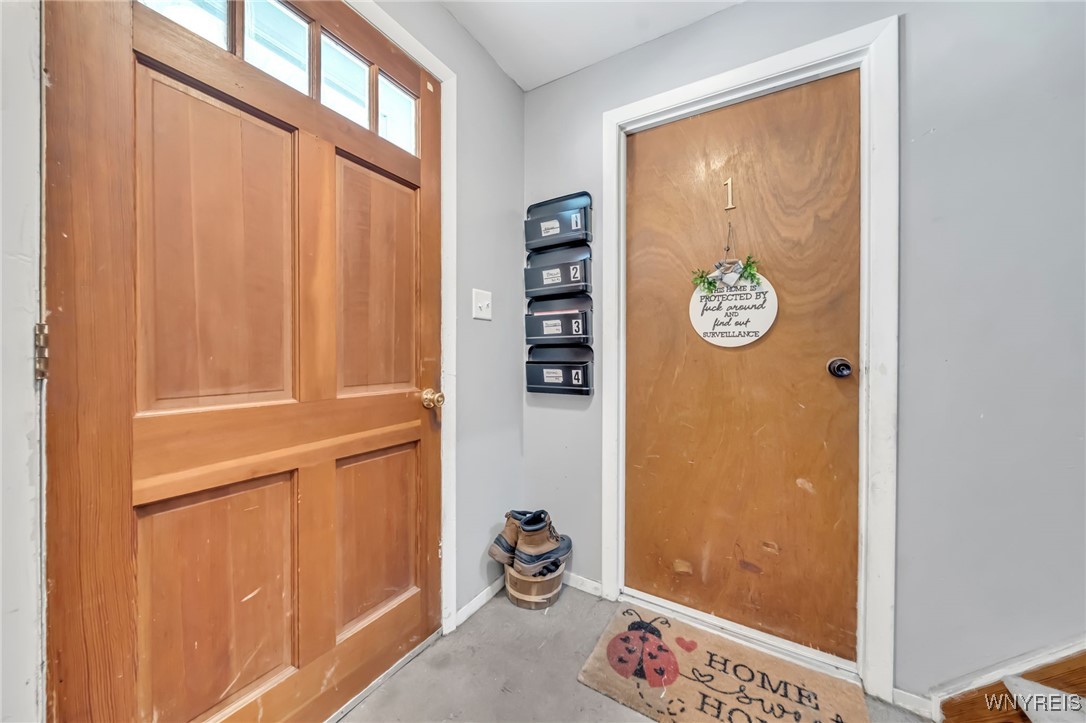 photo 2 : 363 Davison Road, Lockport City NY 14094