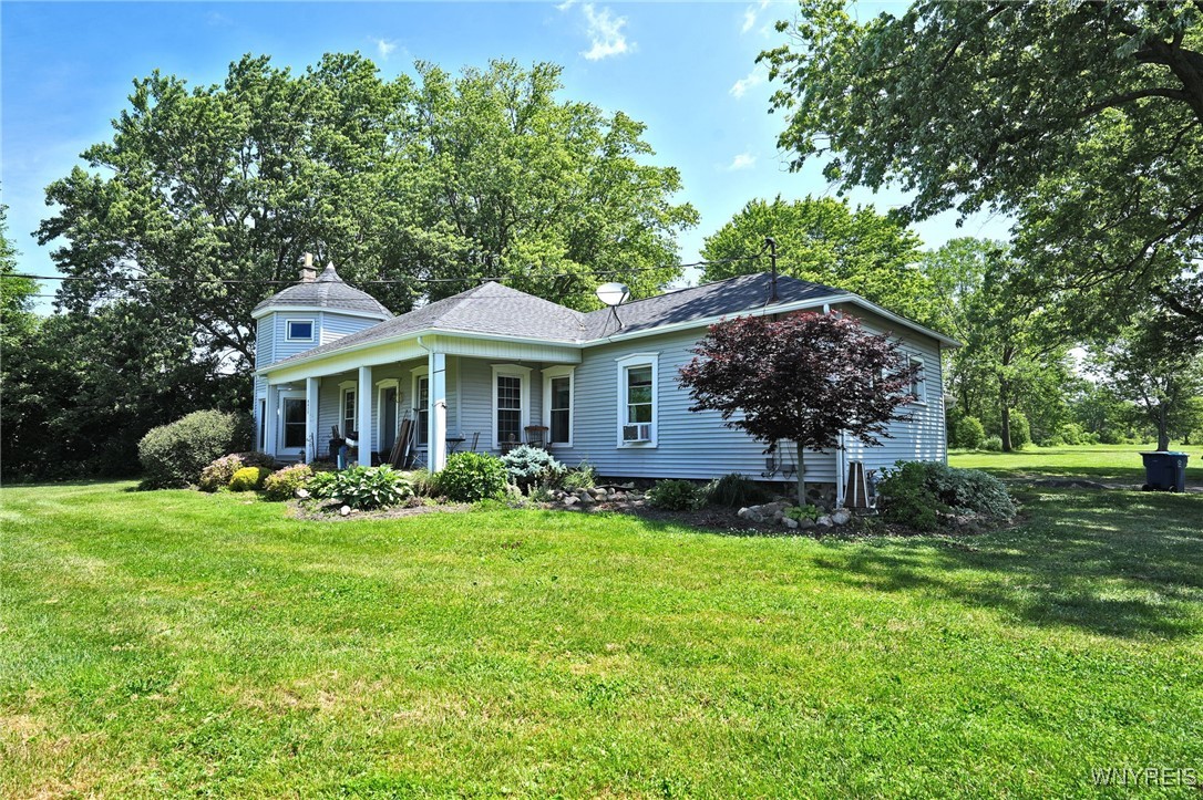 photo 2 : 8015 Versailles Road, Evans NY 14006
