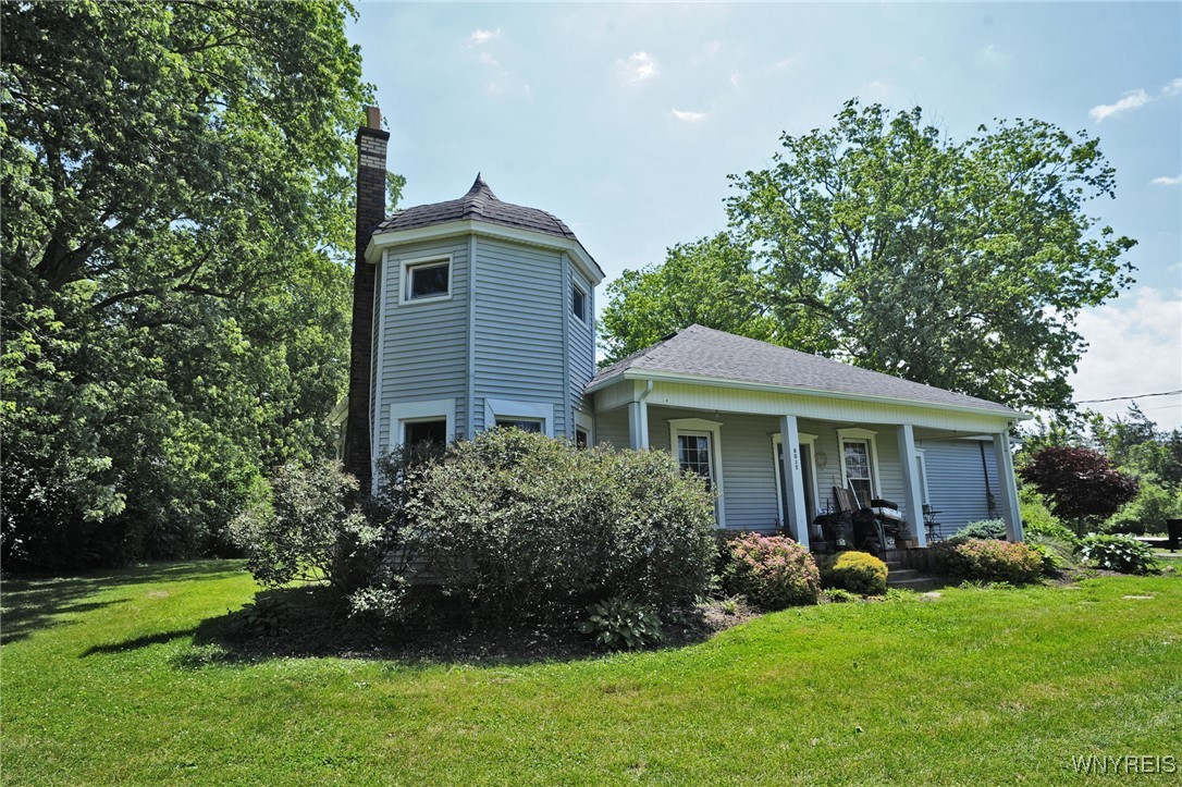 photo 3 : 8015 Versailles Road, Evans NY 14006