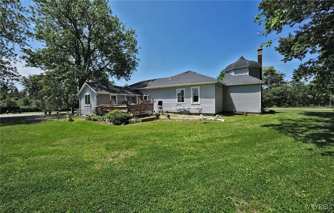 photo 4 : 8015 Versailles Road, Evans NY 14006