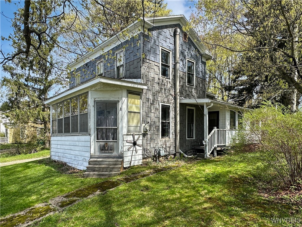 photo 3 : 9 Park Road West, Castile NY 14427