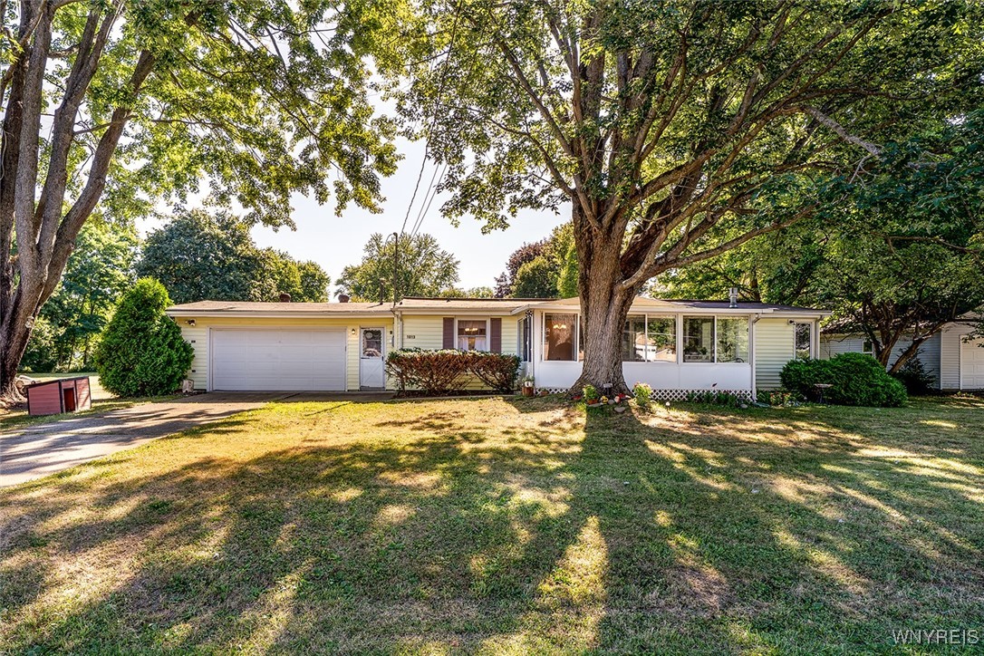 photo rlu8ePDHotILLTEhhjFCyQzeG5nhINvV5do: 1013 Clearvue Drive, Alden NY 14004