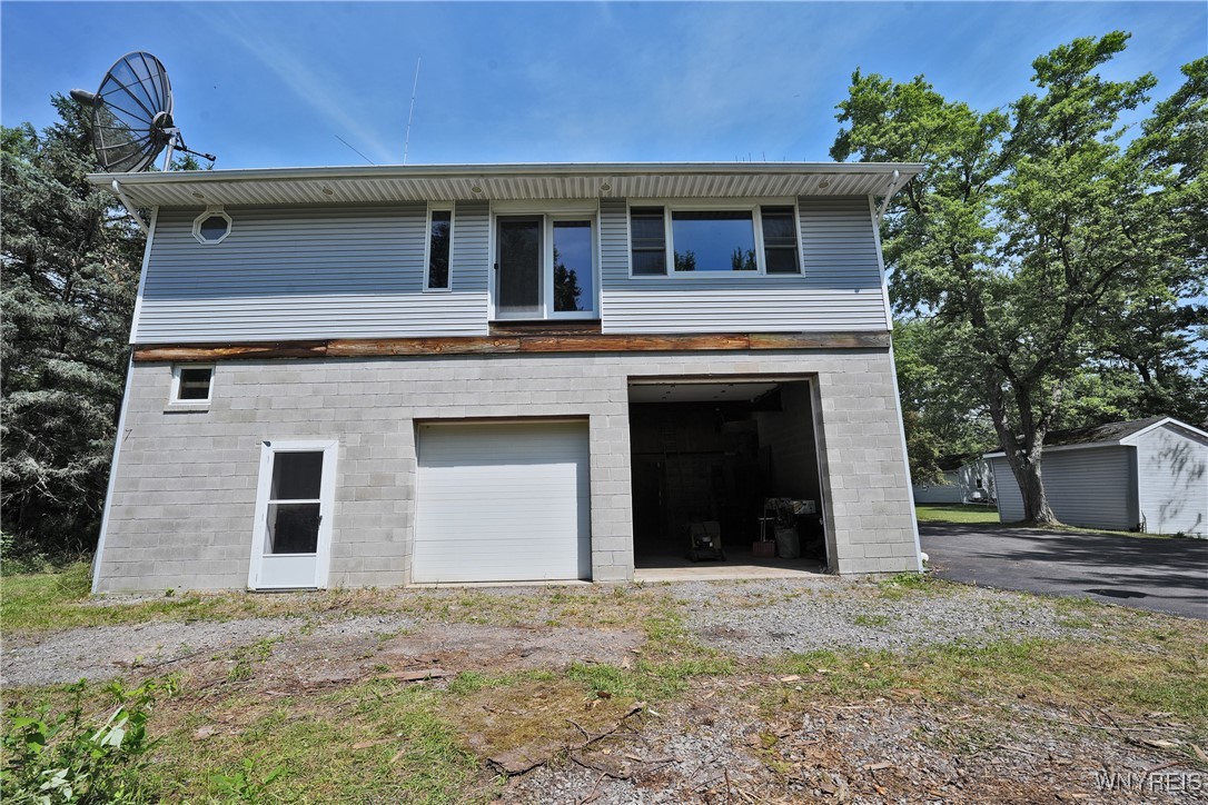 photo 2 : 1077 Seneca Creek Road, West Seneca NY 14224