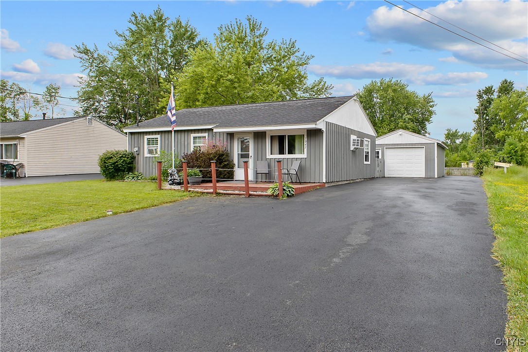 photo 2 : 7947 Eisenhower Boulevard, Cicero NY 13030