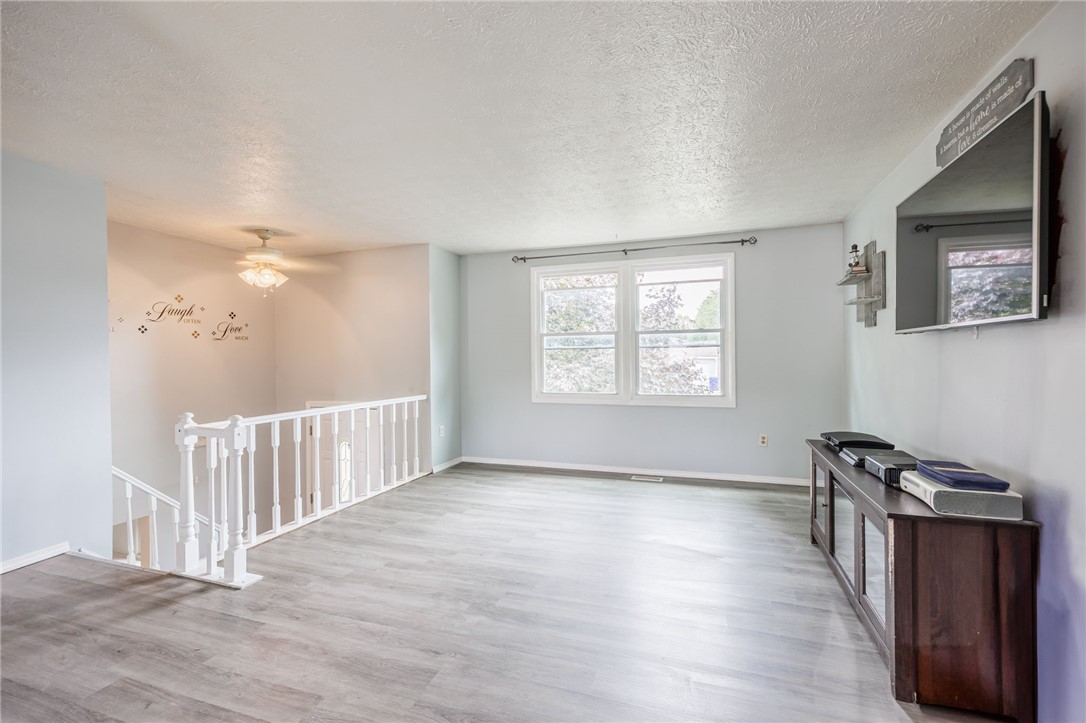 photo 3 : 100 Close Hollow Dr Drive, Hamlin NY 14464