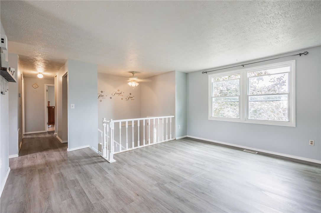 photo 4 : 100 Close Hollow Dr Drive, Hamlin NY 14464