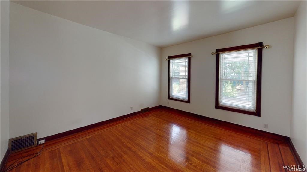 photo 4 : 558 Breckenridge St (lower), Buffalo NY 14222