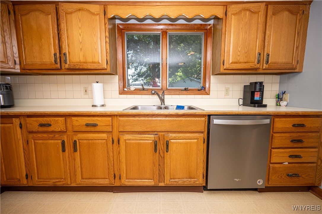 photo 4 : 5717 Lakeview Terrace, Hamburg NY 14085