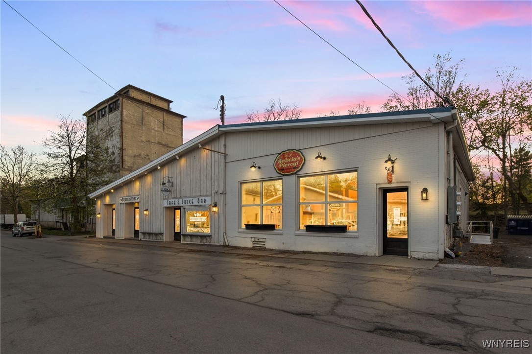 photo JB094l8BIsbZeT8TSo6LBczAxqXqKuyoiSHHA: 33 Elm Street, Aurora NY 14052