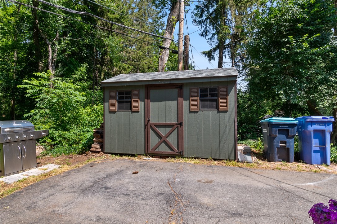 photo 3 : 59 Landing Road North, Brighton NY 14625