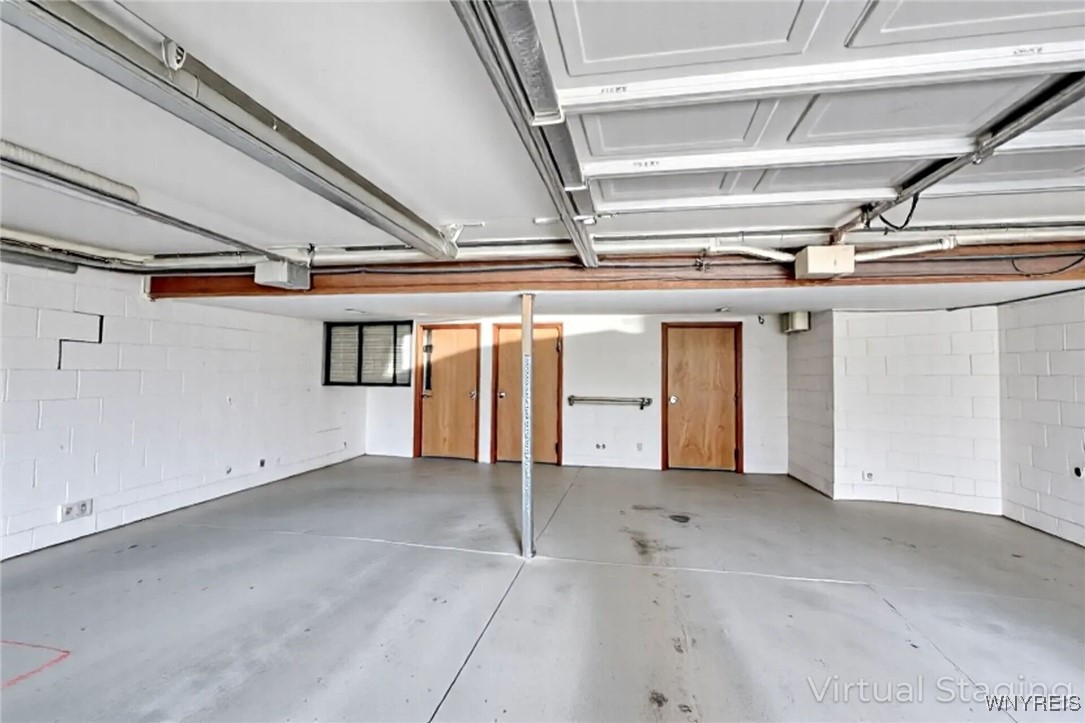 photo AYNgx6qudkfzZXU-e4Zf8Paw: 3924 Ridge Lea Road A, Amherst NY 14228