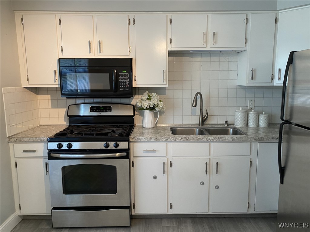 photo 1 : 52 Acacia Drive Upper, Amherst NY 14228