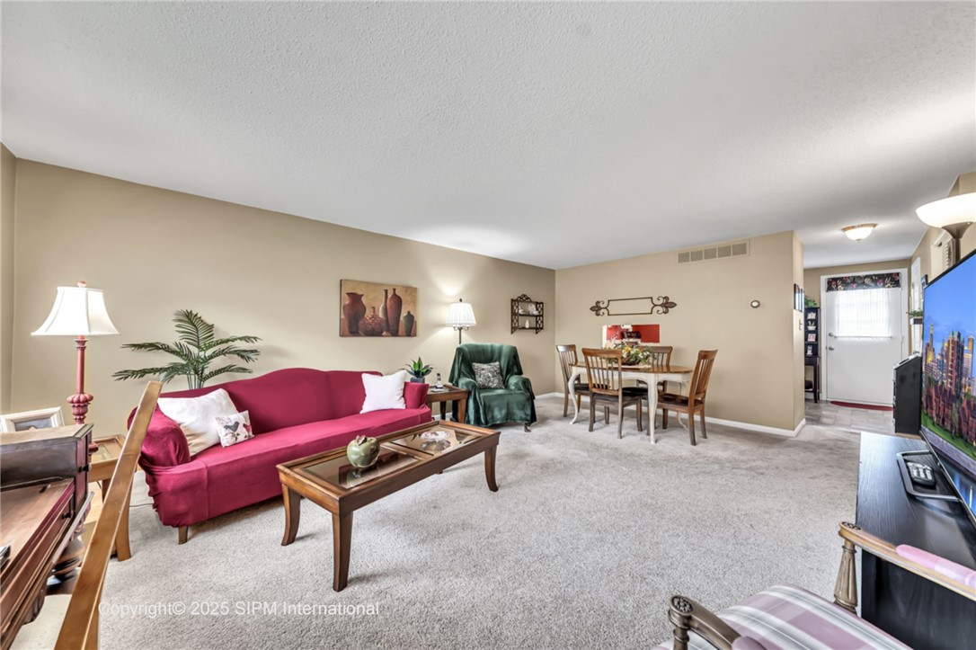 photo undefined: 43 Stoneledge, Amherst NY 14221