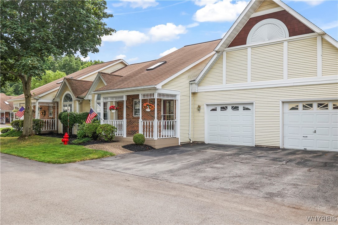 photo 3 : 42 Spicebush Lane, Amherst NY 14221
