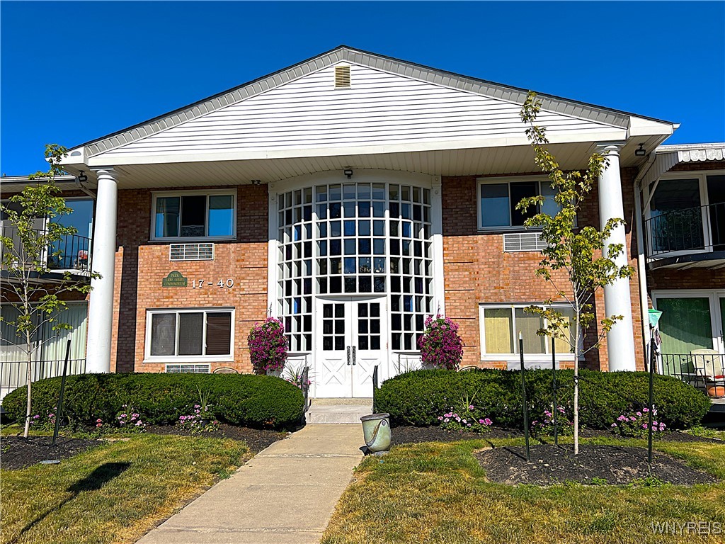 photo 3S: 31 Park Lane Court, Amherst NY 14221