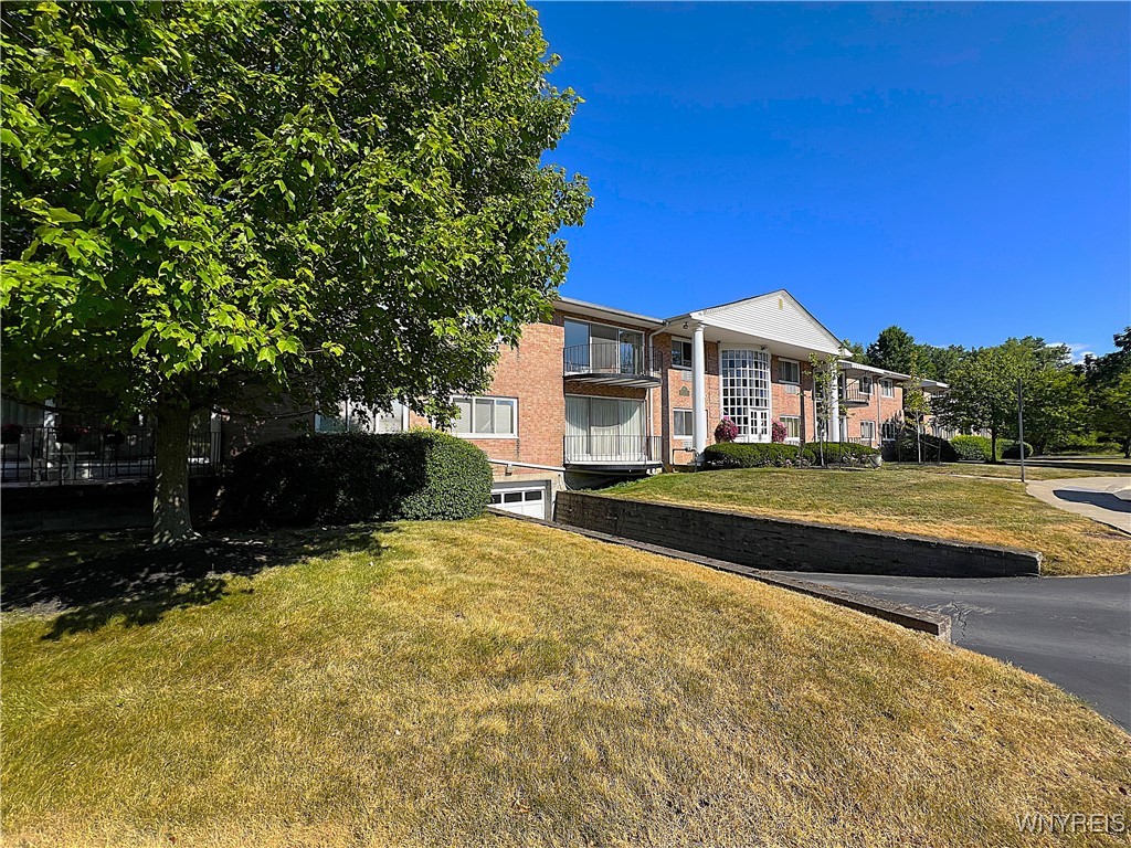 photo 1 : 31 Park Lane Court, Amherst NY 14221