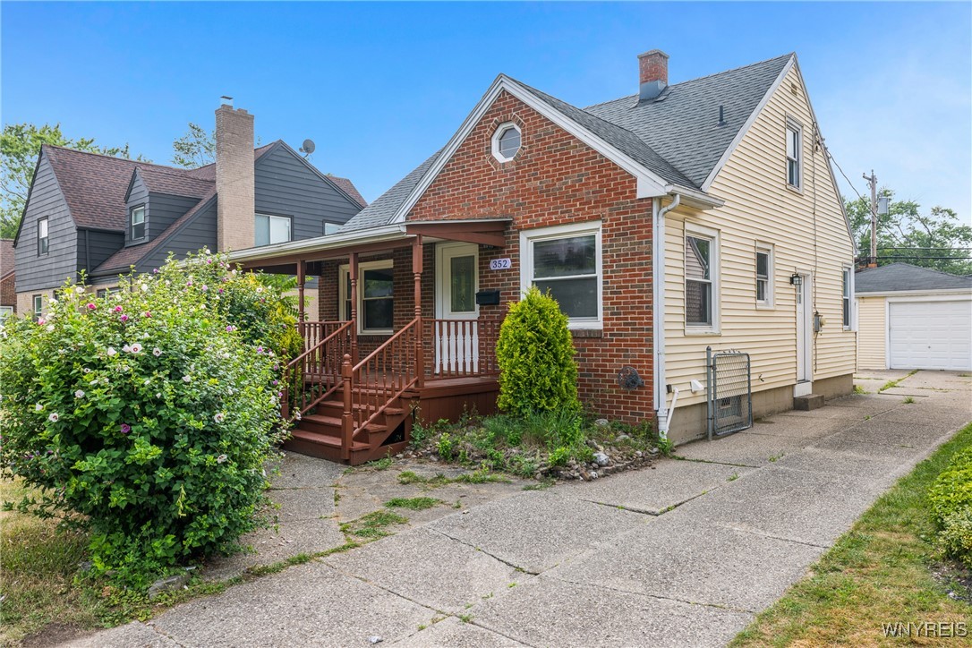 photo pMGAxnhlpUEFJTSs37nk: 352 Grover Cleveland Highway, Amherst NY 14226