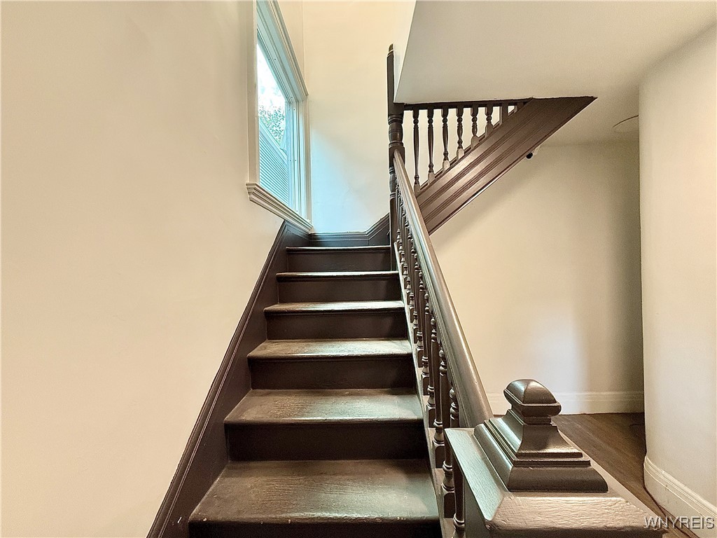 photo 3 : 460 Rhode Island Street Upper, Buffalo NY 14213