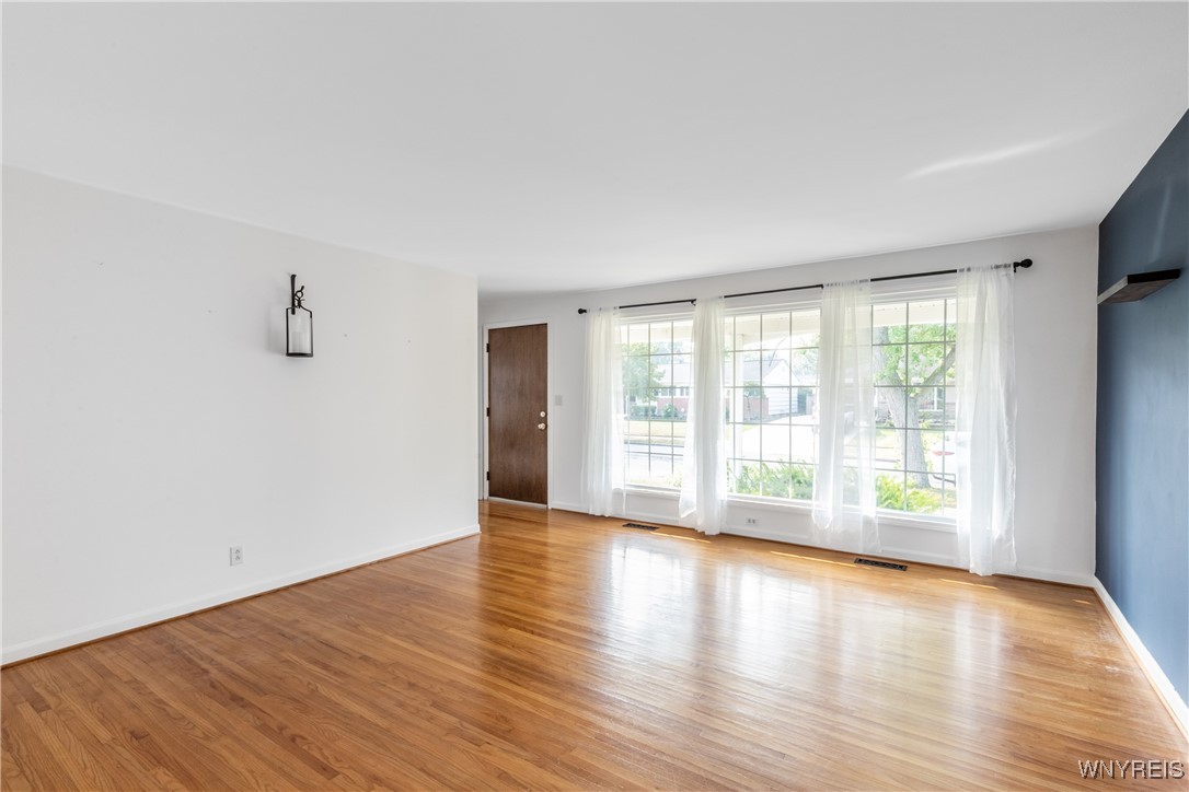 photo 4 : 160 Greentree Road, Tonawanda NY 14150