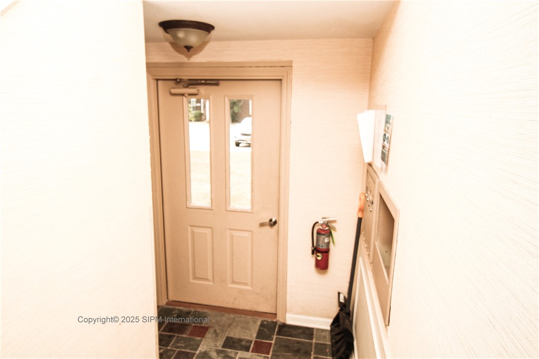 photo maE4: 195 Charter Oaks Drive 3, Amherst NY 14228