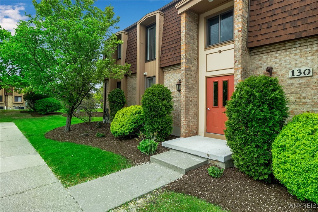 photo : 130 Groton Drive 4, Amherst NY 14228