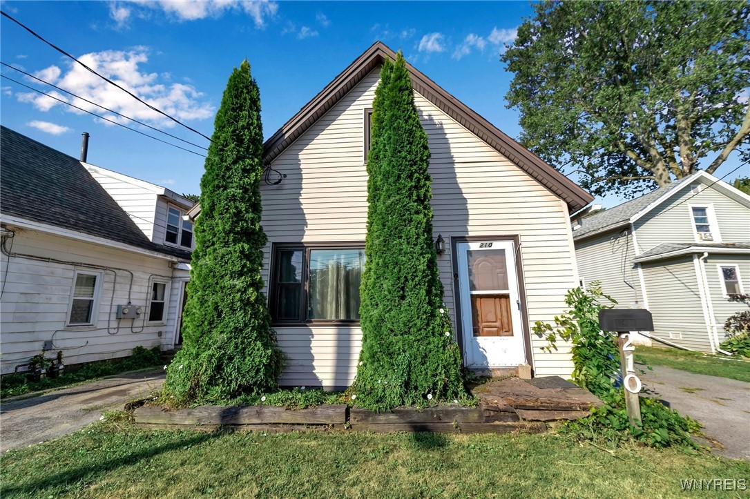 photo E-JhOmpGpX3LjFEsgLGTojC2A4TJQ0: 210 Young Street, Tonawanda NY 14150