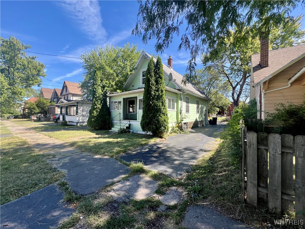 photo 1 : 1611 Linwood Avenue, Niagara Falls NY 14305