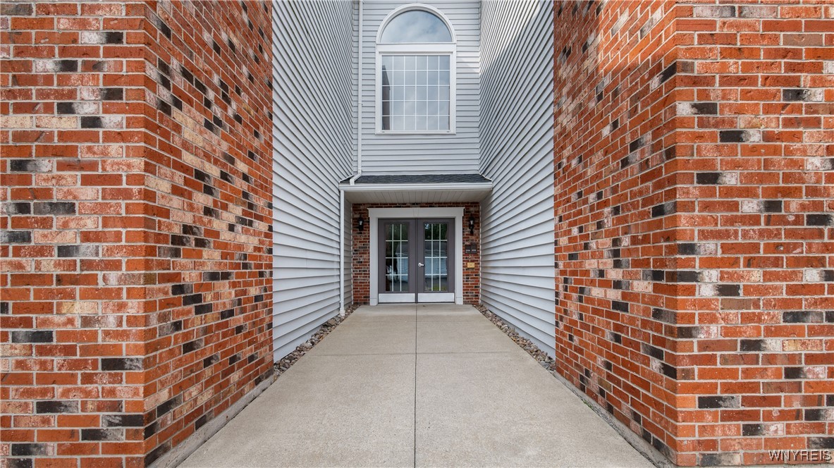 photo uQTos: 1175 Youngs Road E, Amherst NY 14221