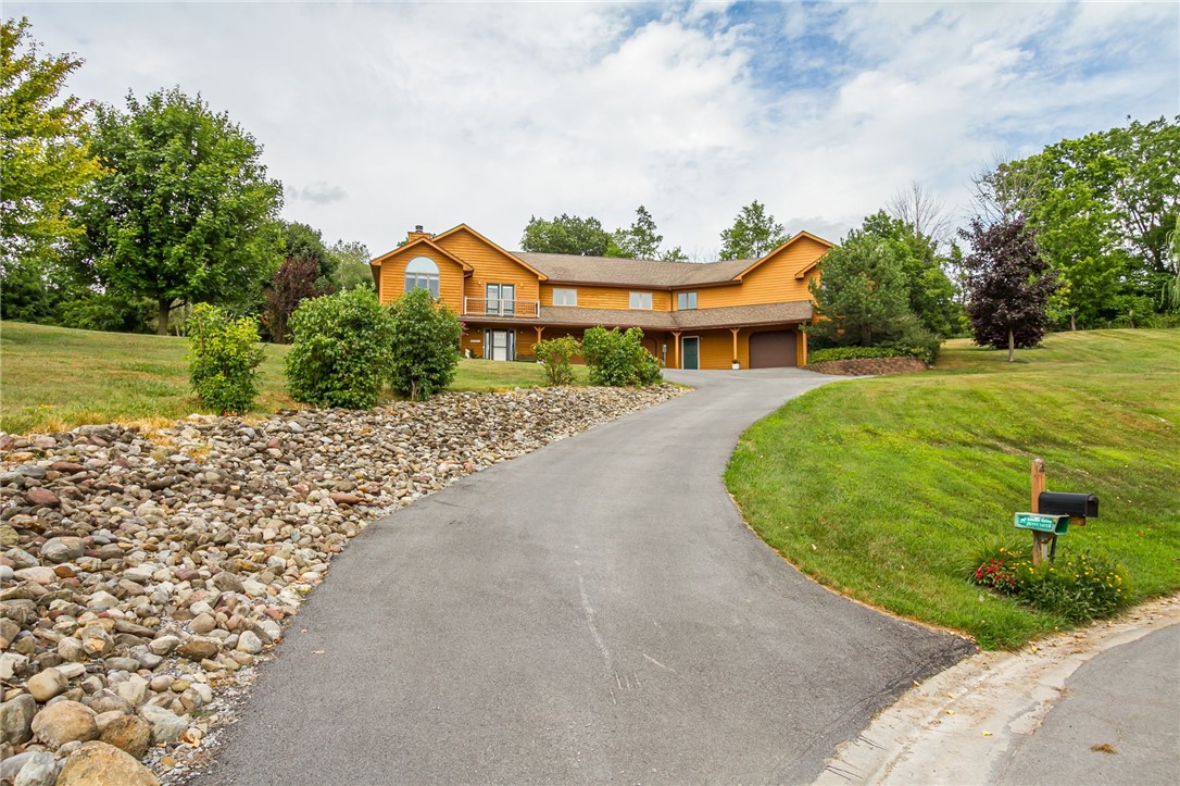 photo 1 : 4 Old Meadow Court, Livonia NY 14487