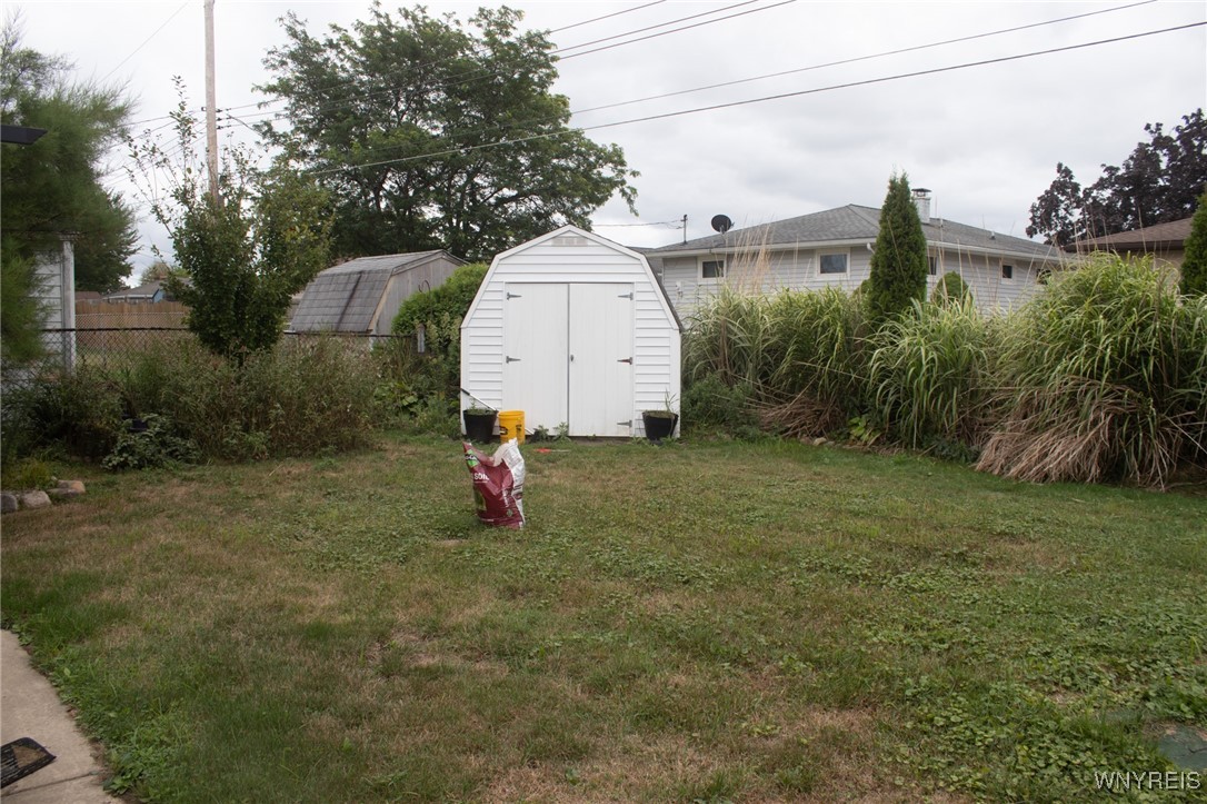 photo YX3mWNMXg02-Vp8B: 25 Oakwood Drive, Cheektowaga NY 14227